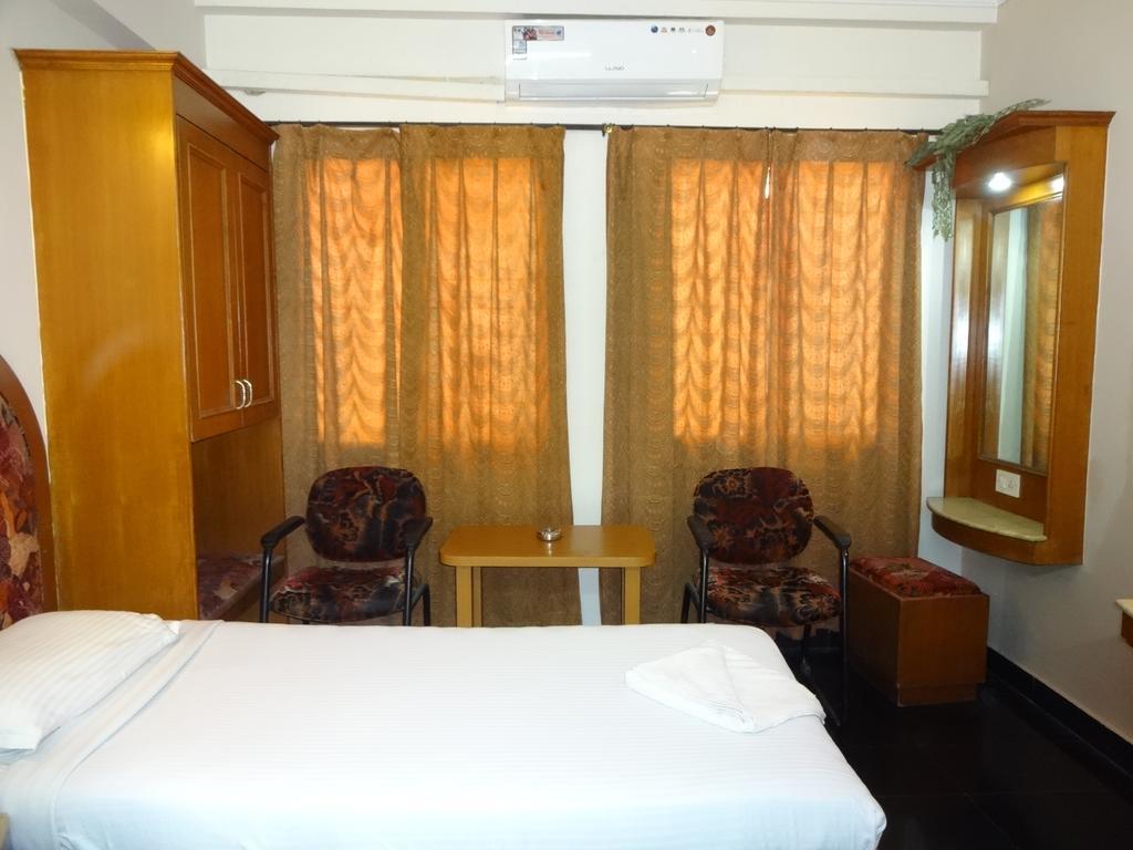 Chinna's Residency Hotel