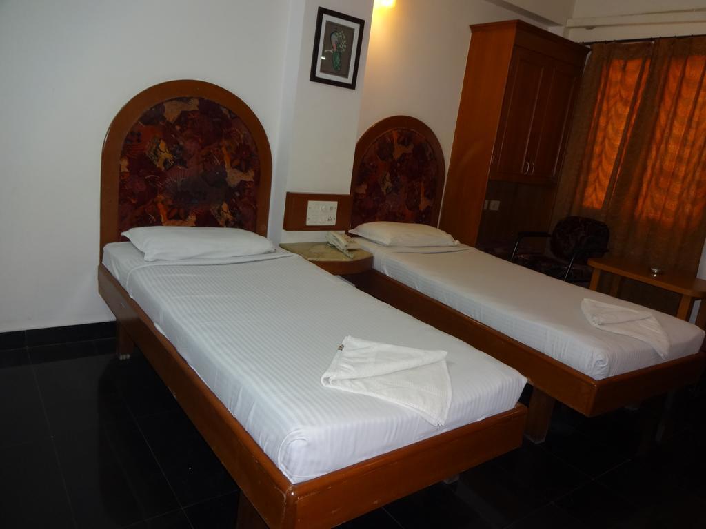 Chinna's Residency 2*