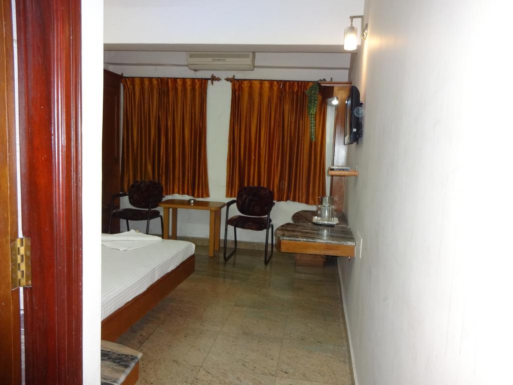 Chinna's Residency