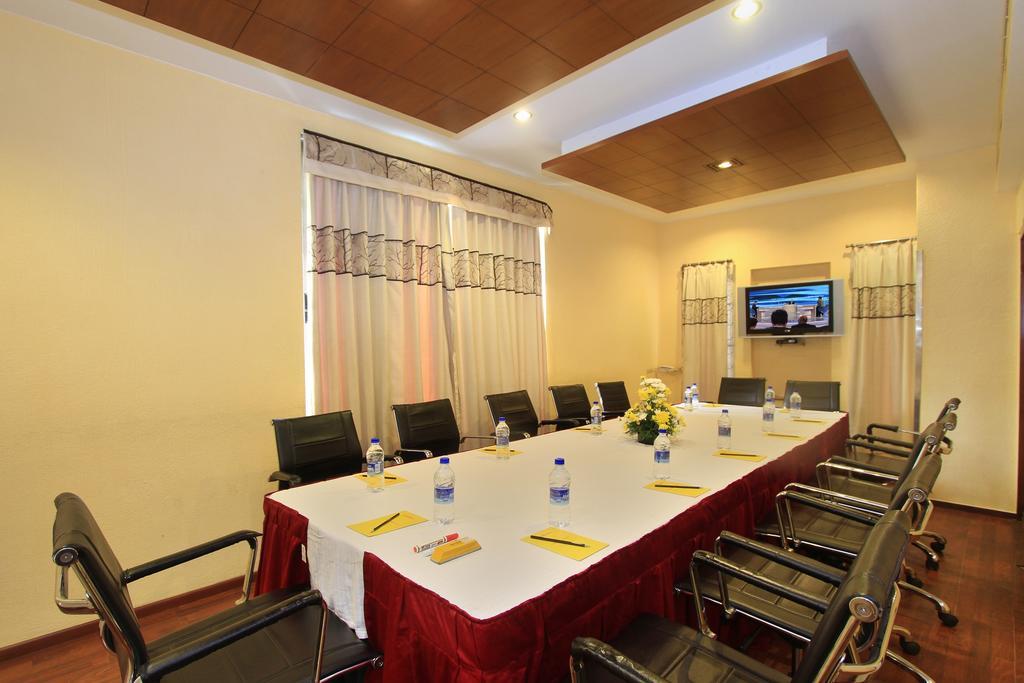 La Sara Grand 3* Bangalore