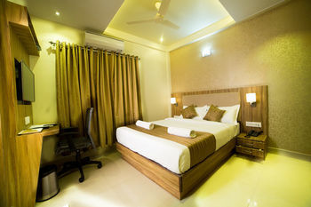 Plaza Heights 3*