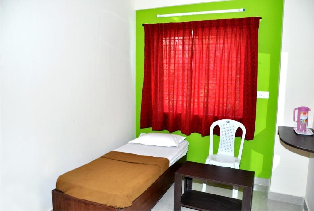 Maple Budget Hotel 2*