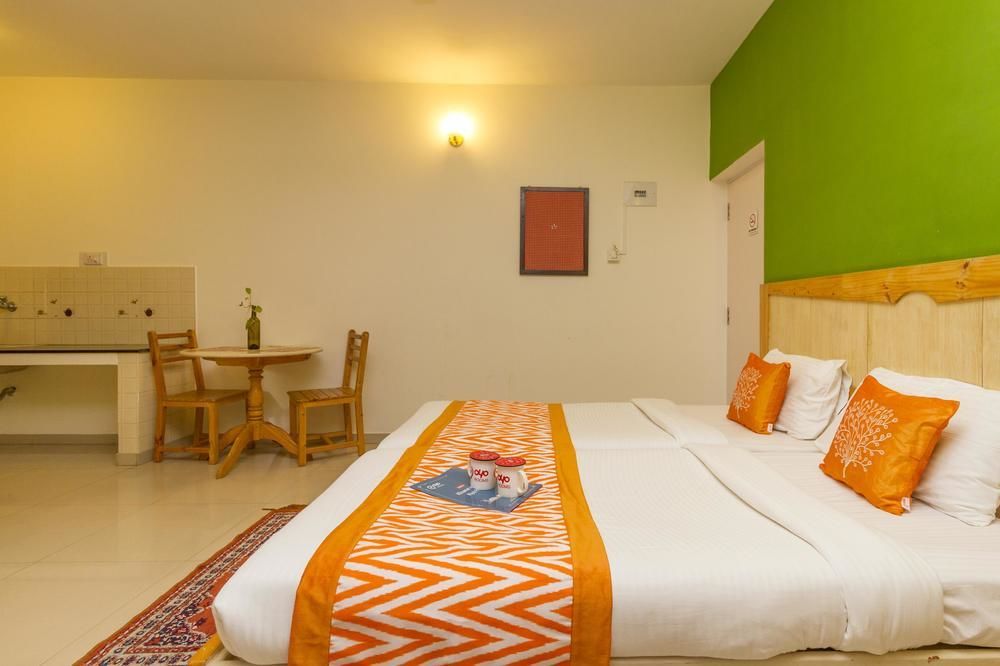Capital O 333 Crystal Homes Hotel