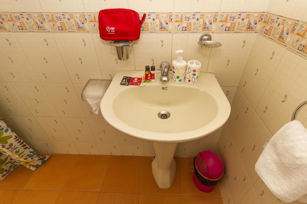 Hotel Capital O 333 Crystal Homes
