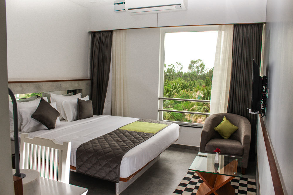 Shivas Gateway Hotel