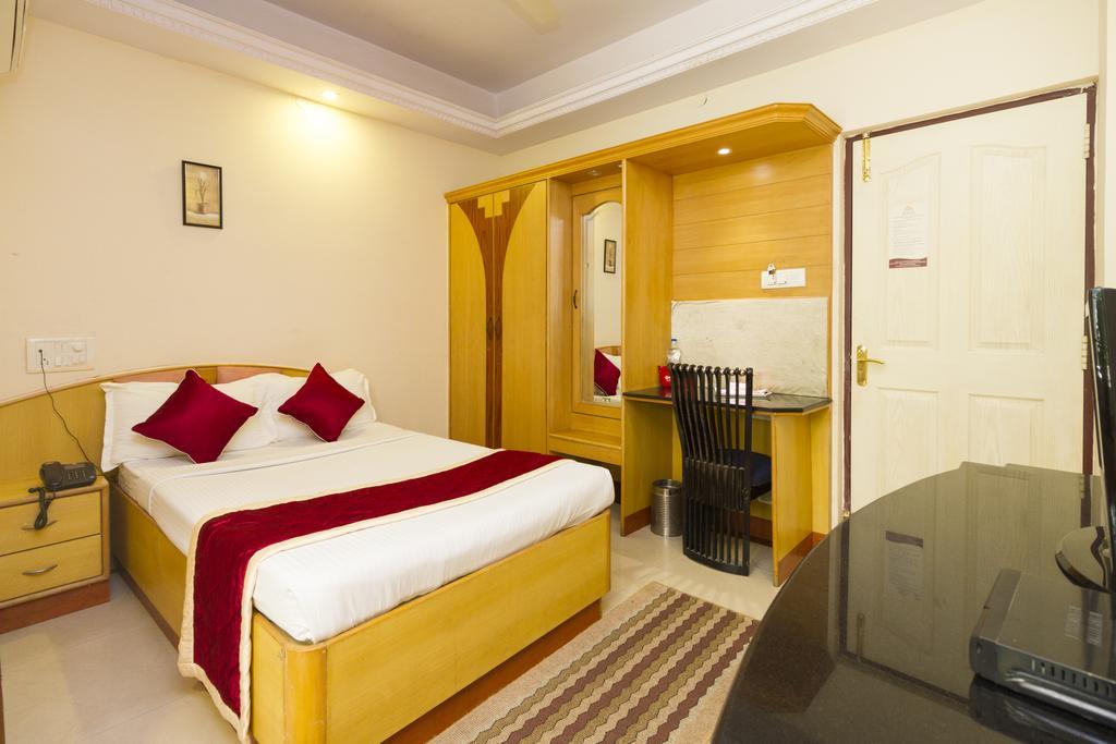 Oyo 374 Near Fortis Hospital Hotel Bangalore