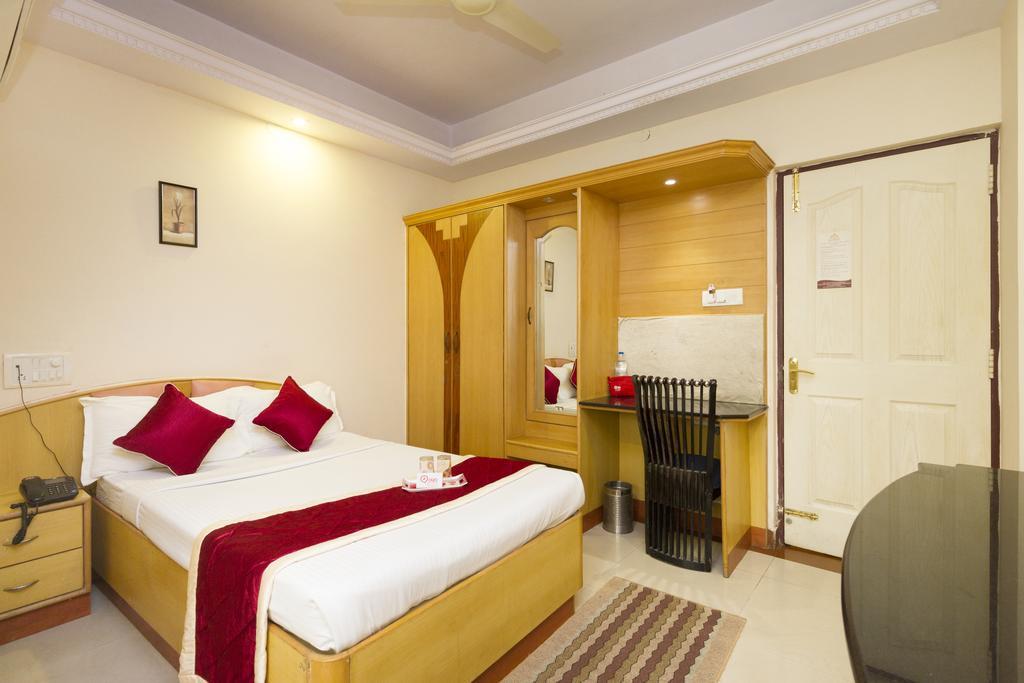 Hotel Oyo 374 Near Fortis Hospital Bangalore