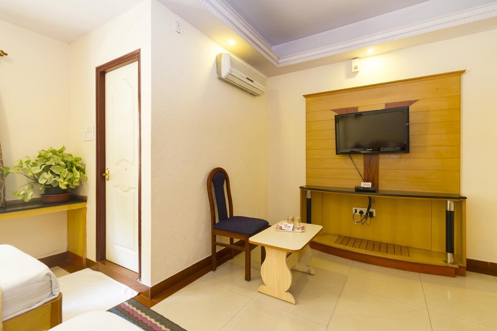 Oyo 374 Near Fortis Hospital Hotel 3*