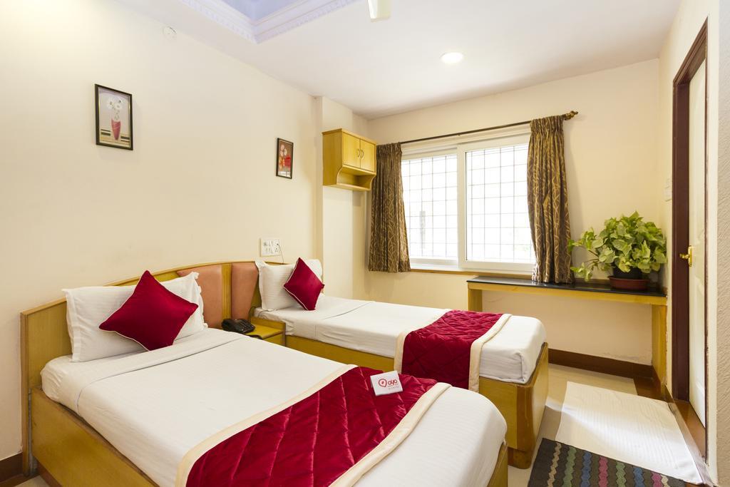 Oyo 374 Near Fortis Hospital Hotel 3*