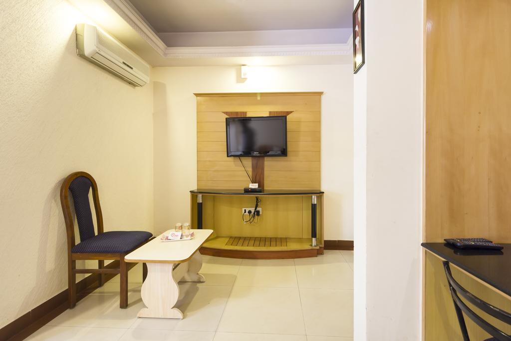 Hotel Oyo 374 Near Fortis Hospital