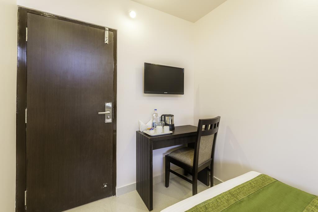 Premium Hoppers Stop 3* Bangalore