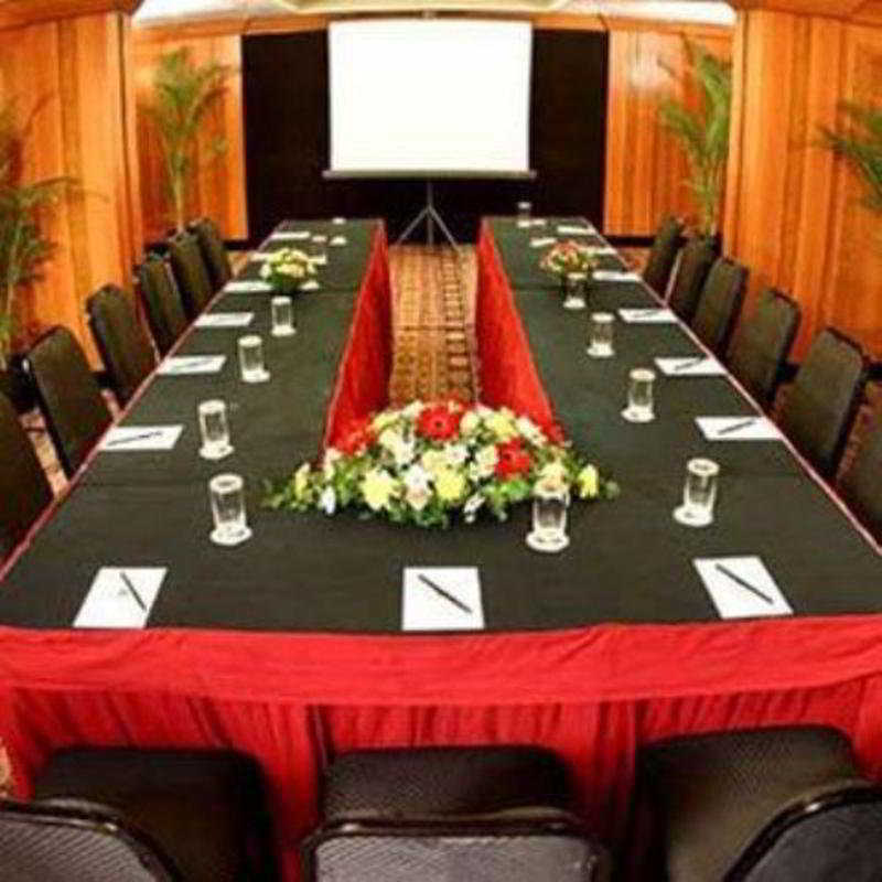 The Elanza Hotel, Hotel