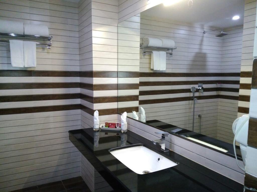 Hotel The Royal Comfort Bangalore