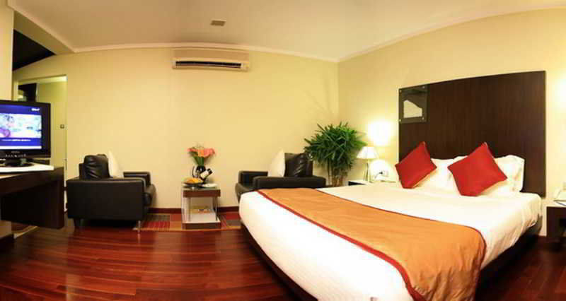 Hotel 37th Crescent 3*