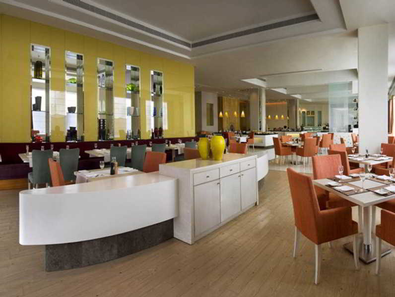 Hotel Radisson Blu Outer Ring Road 5*