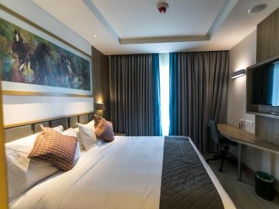 Racecourse By Ihg Hotel 5*