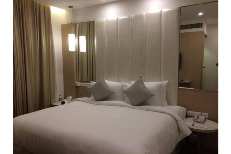Hotel Sarovar Portico Outer Ring Road