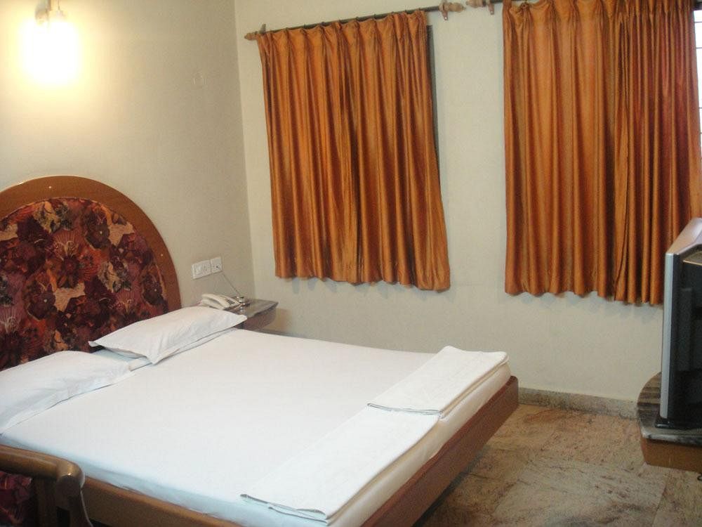 Chinna's Residency Hotel 2*