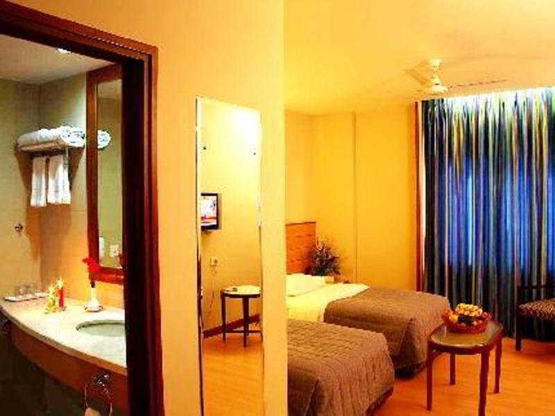 Hotel La Sara Grand Bangalore