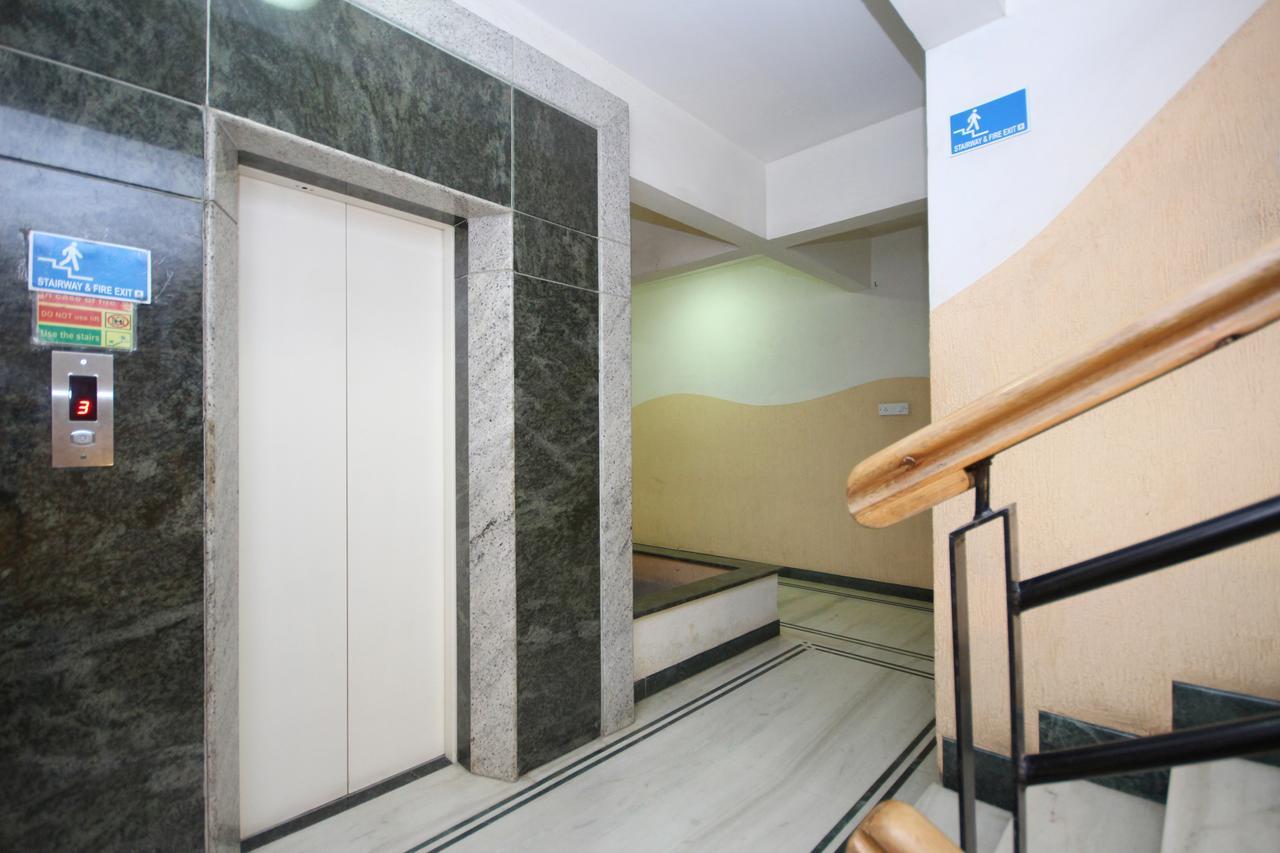 Hotel Oyo 5934 Lokaz 3*