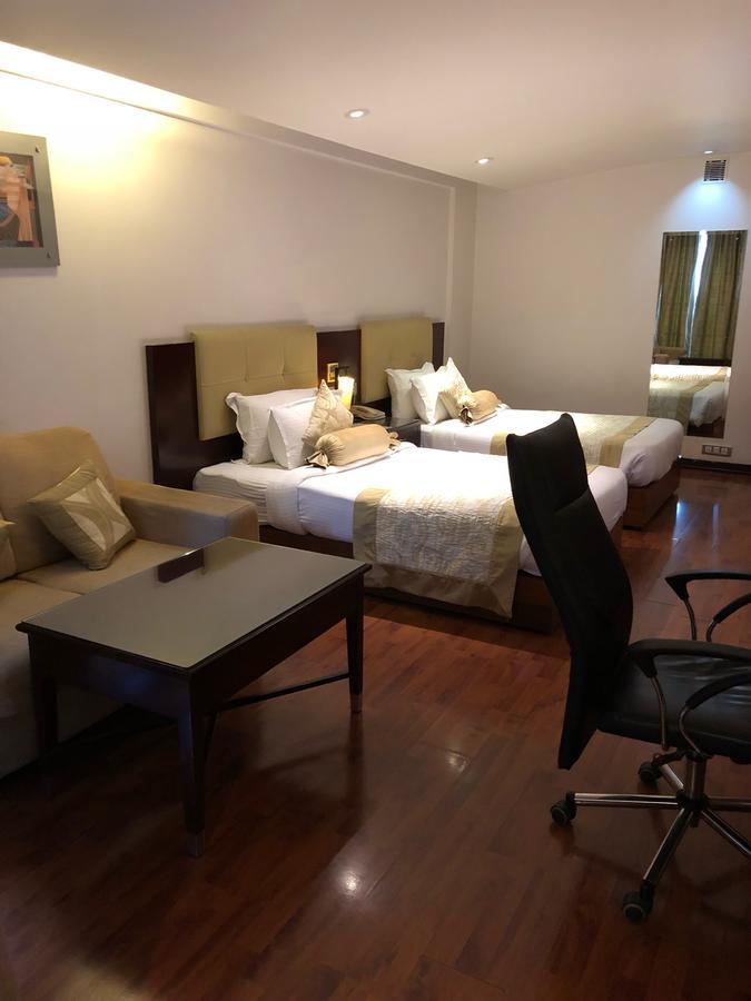 Hotel The Hhi Select