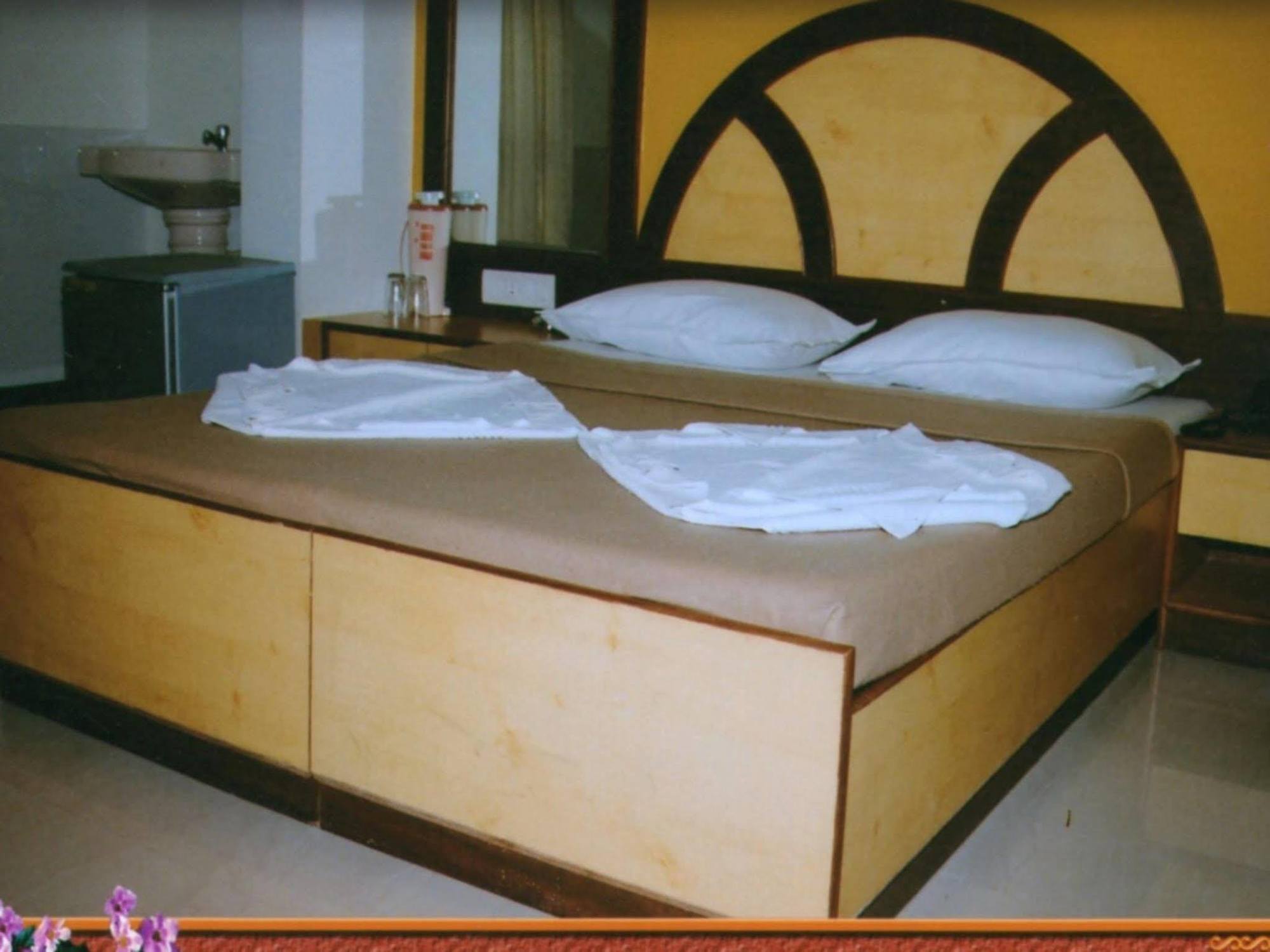 Hotel Oyo Hotel Ganga Sagar Near Sri Someshwara Swami Temple 3*