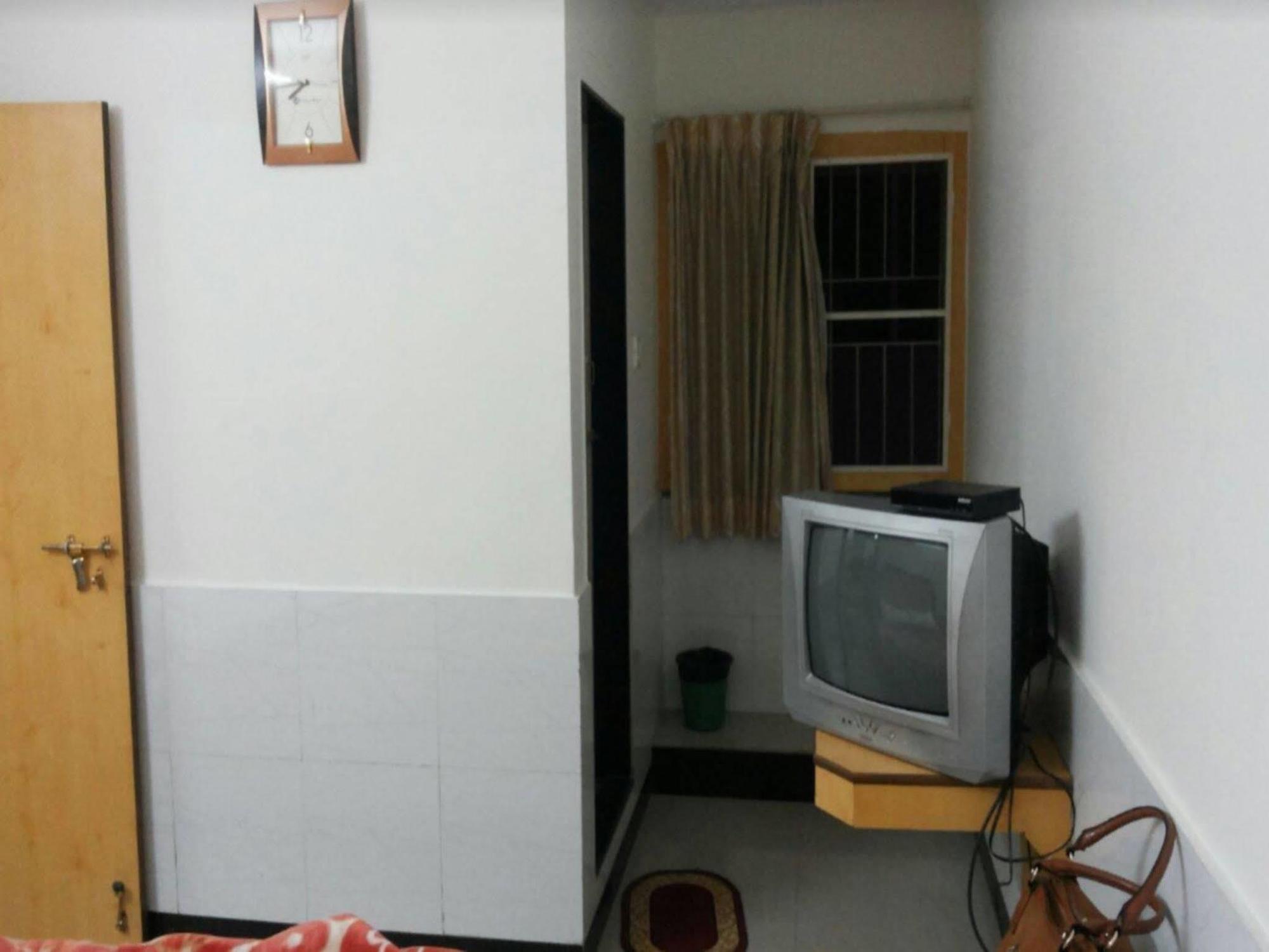 Oyo Hotel Ganga Sagar Near Sri Someshwara Swami Temple