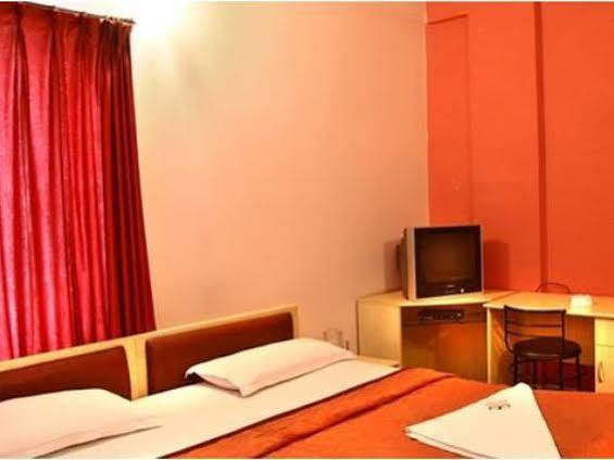 Oyo 4606 Maple Hotel