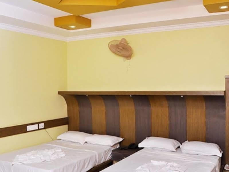 Hotel Oyo 436 Emirates 3*