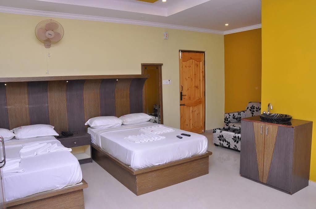 Oyo 436 Emirates Hotel 3*