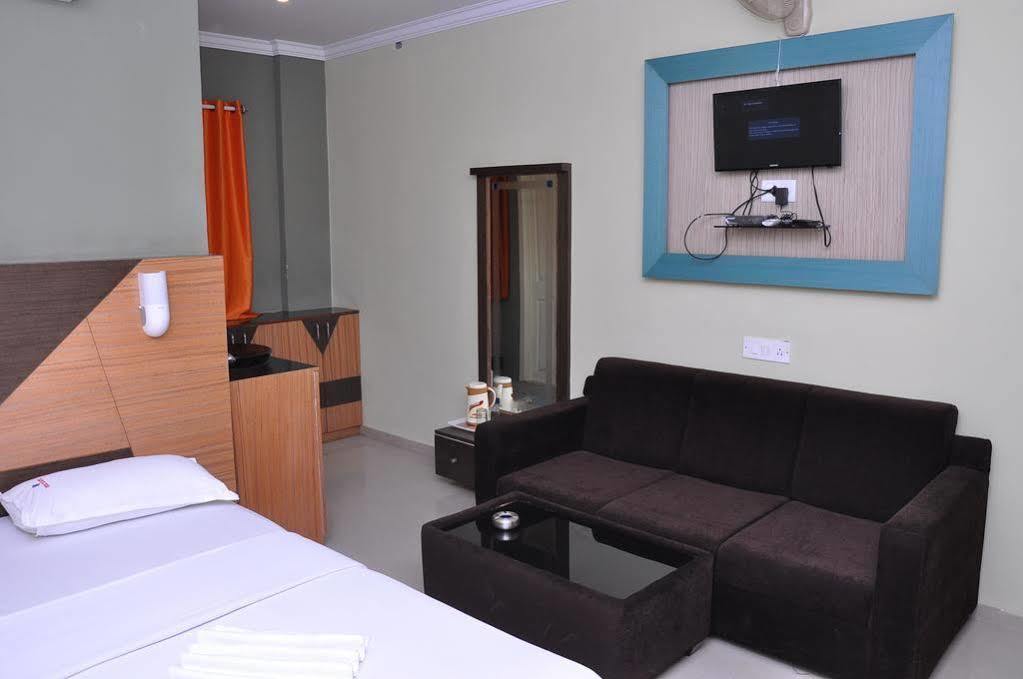 Oyo 436 Emirates Hotel 3*