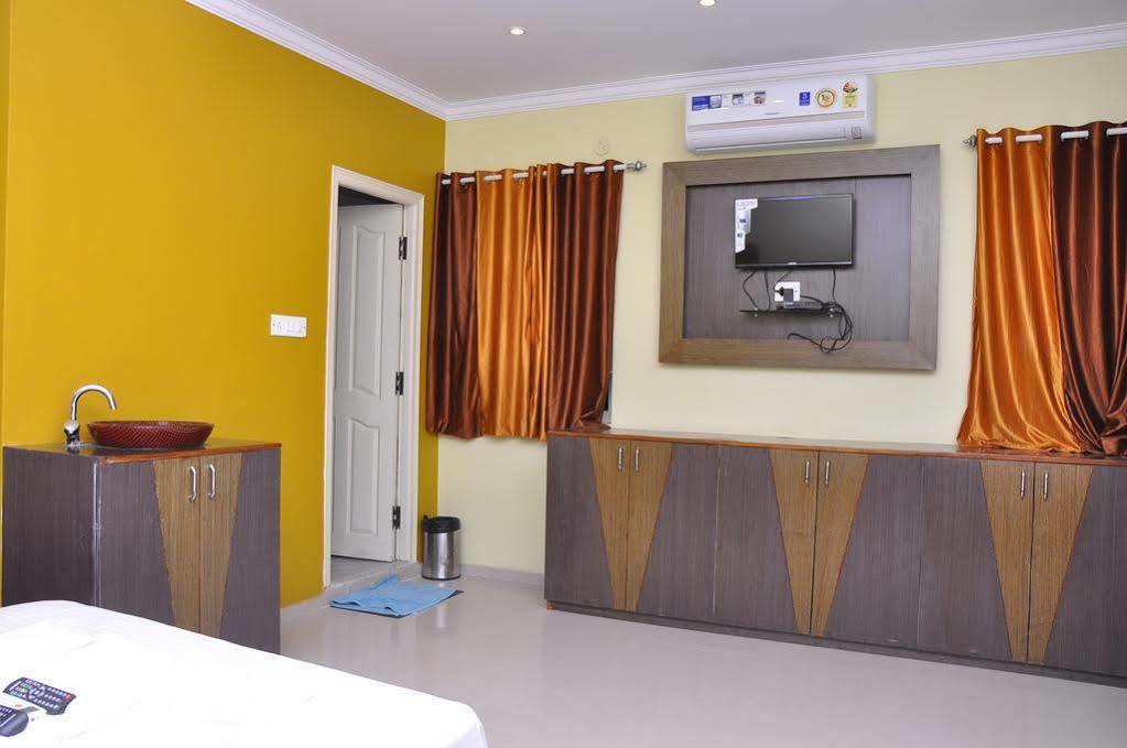 Hotel Oyo 436 Emirates 3*