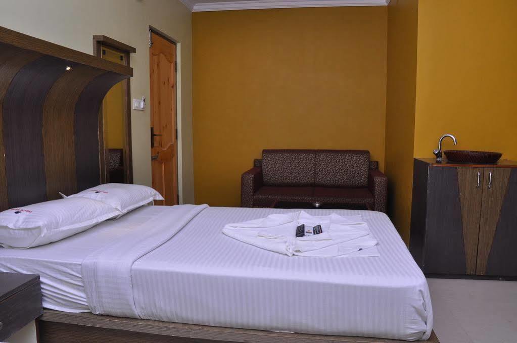 Oyo 436 Emirates Hotel 3*