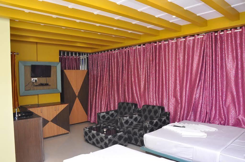 Hotel Oyo 436 Emirates 3*