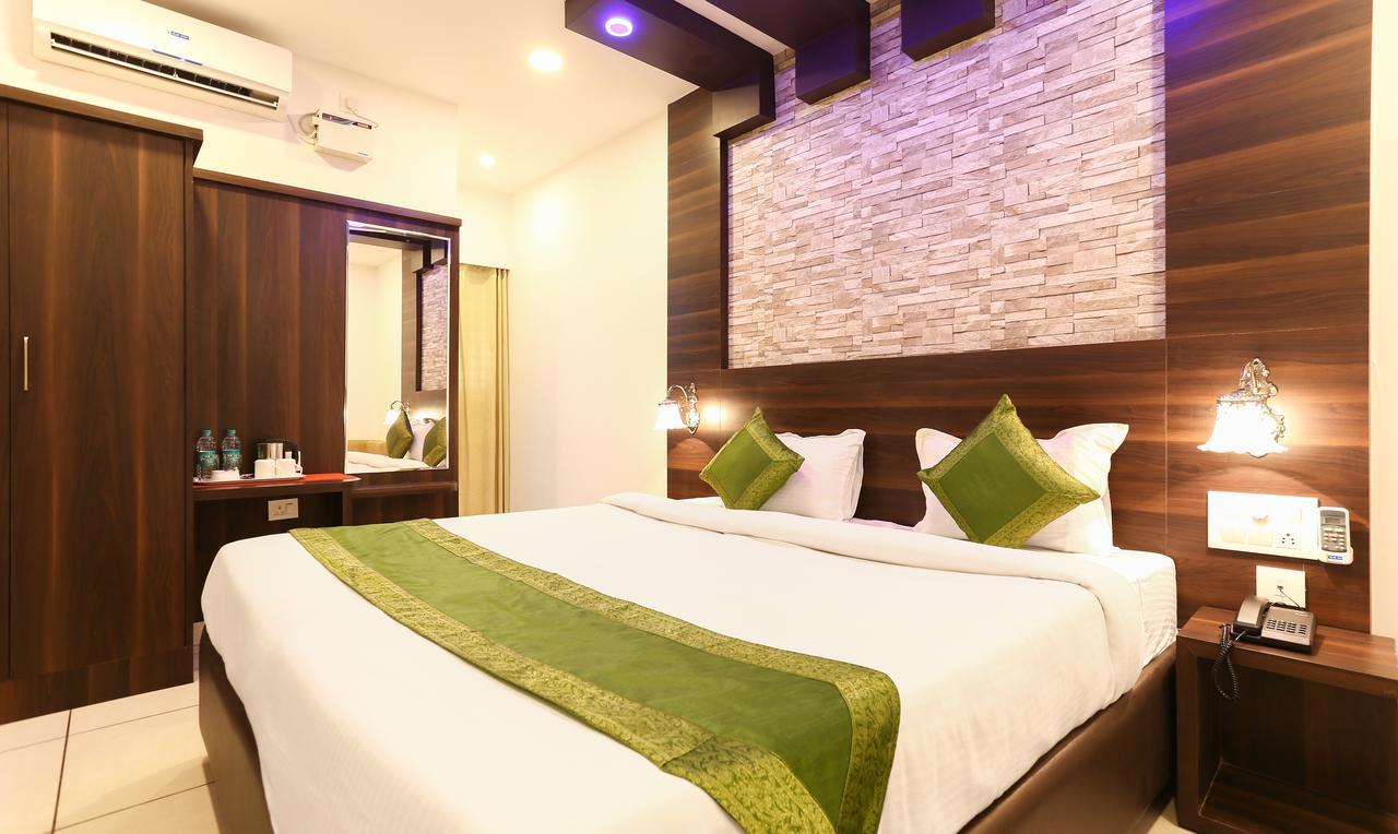 Oyo 30525 Dwarka Grand Bangalore
