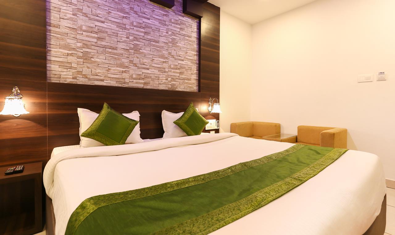 Oyo 30525 Dwarka Grand Hotel 3*