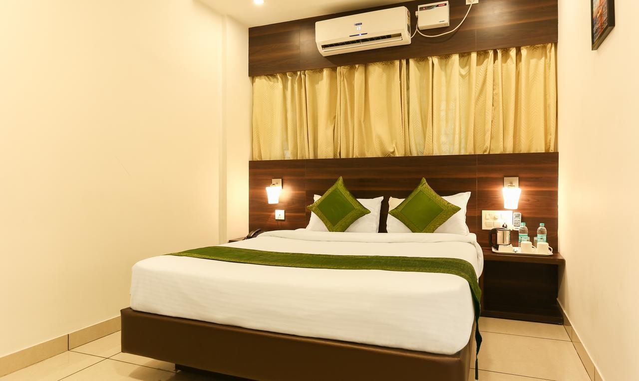 Oyo 30525 Dwarka Grand 3*