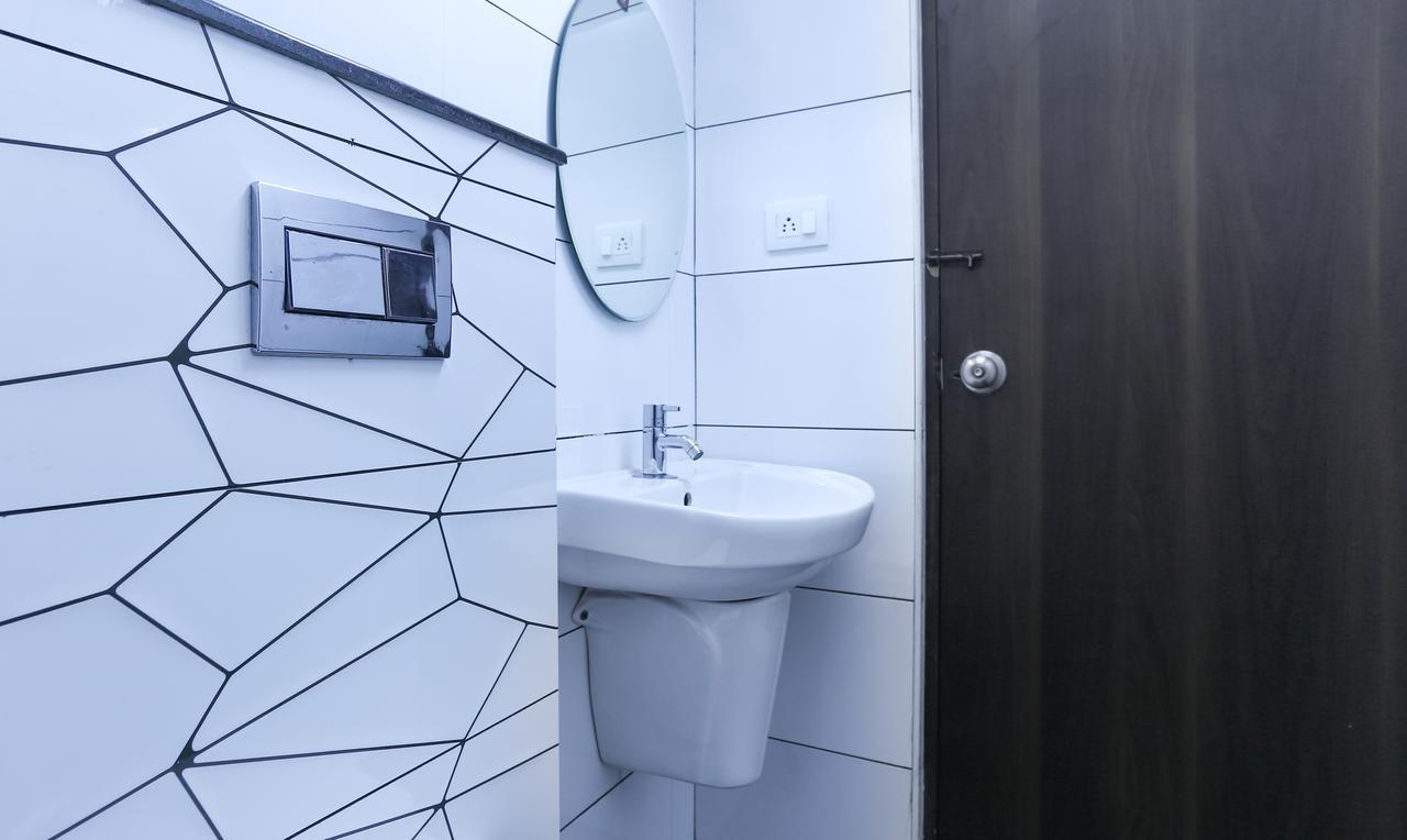 Hotel Oyo 30525 Dwarka Grand 3*