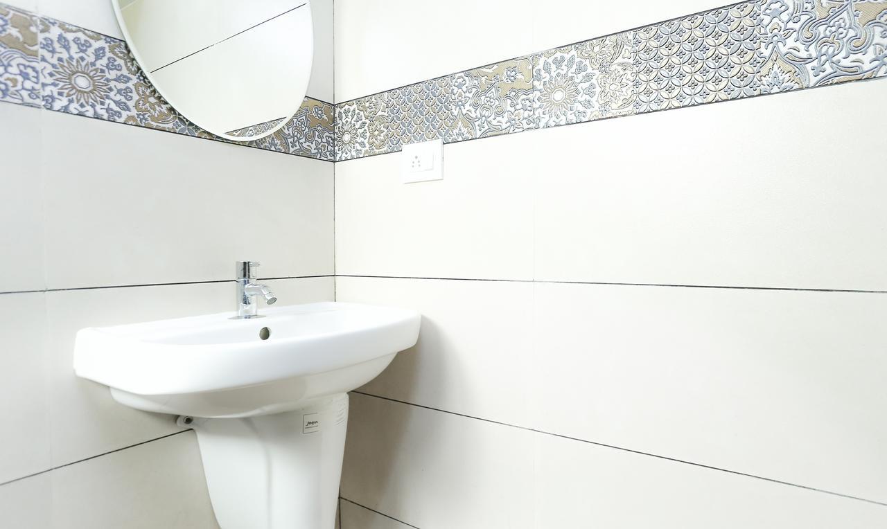 Hotel Oyo 30525 Dwarka Grand 3*