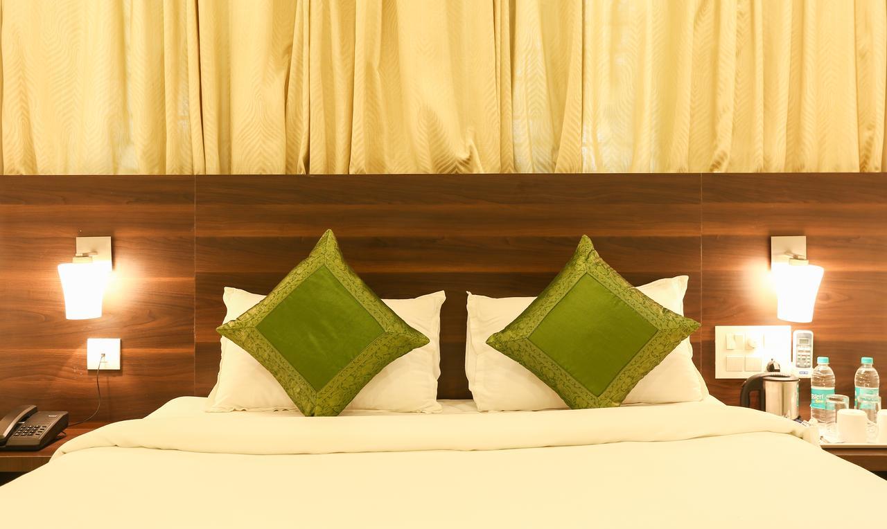 Oyo 30525 Dwarka Grand Hotel 3*