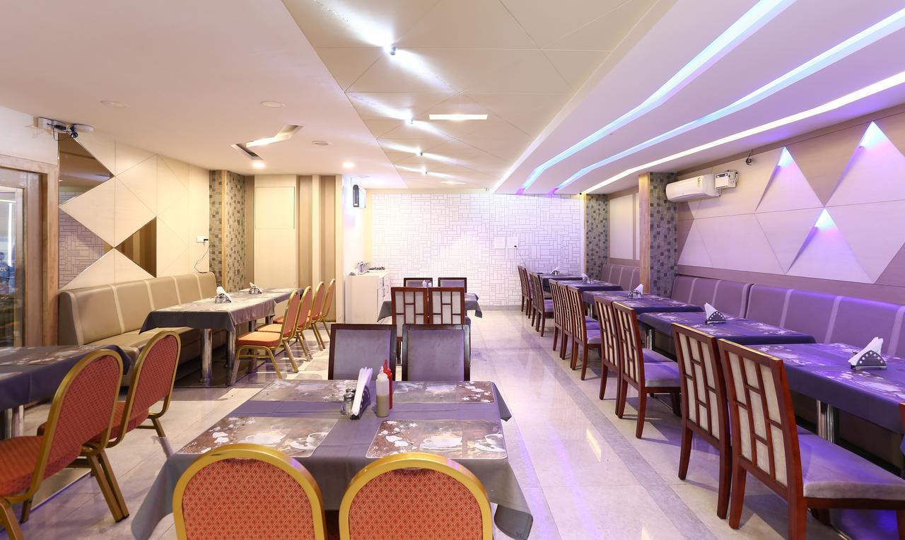 Oyo 30525 Dwarka Grand
