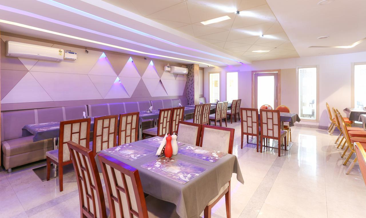 Oyo 30525 Dwarka Grand Hotel 3*