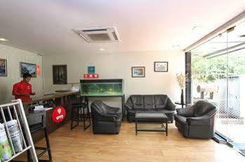 Hotel Capital O 333 Crystal Homes