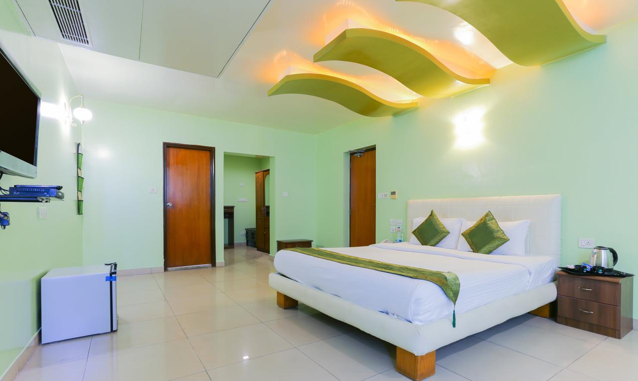 Bed & Breakfast Treebo Trip Cynosure Suites 3*
