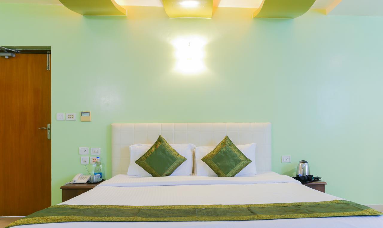 Bed & Breakfast Treebo Trip Cynosure Suites Bangalore