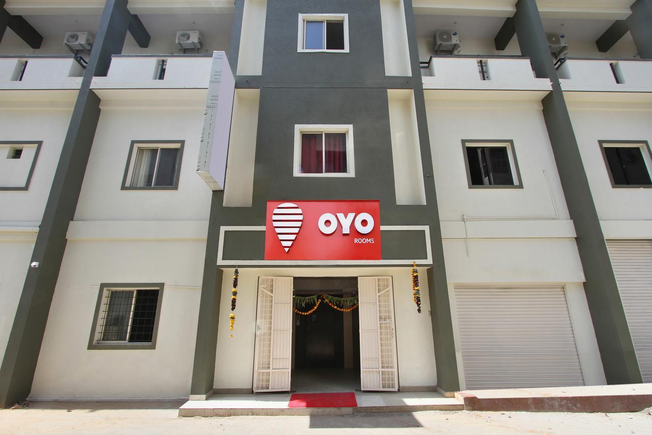 Oyo 9060 Sri Sai Guest Hotel 3*