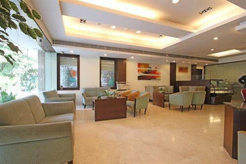 Hotel Ashraya International 3*