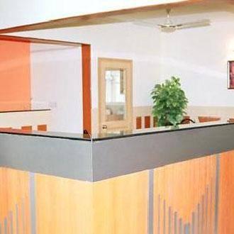 Hotel Raj Comforts -golf View