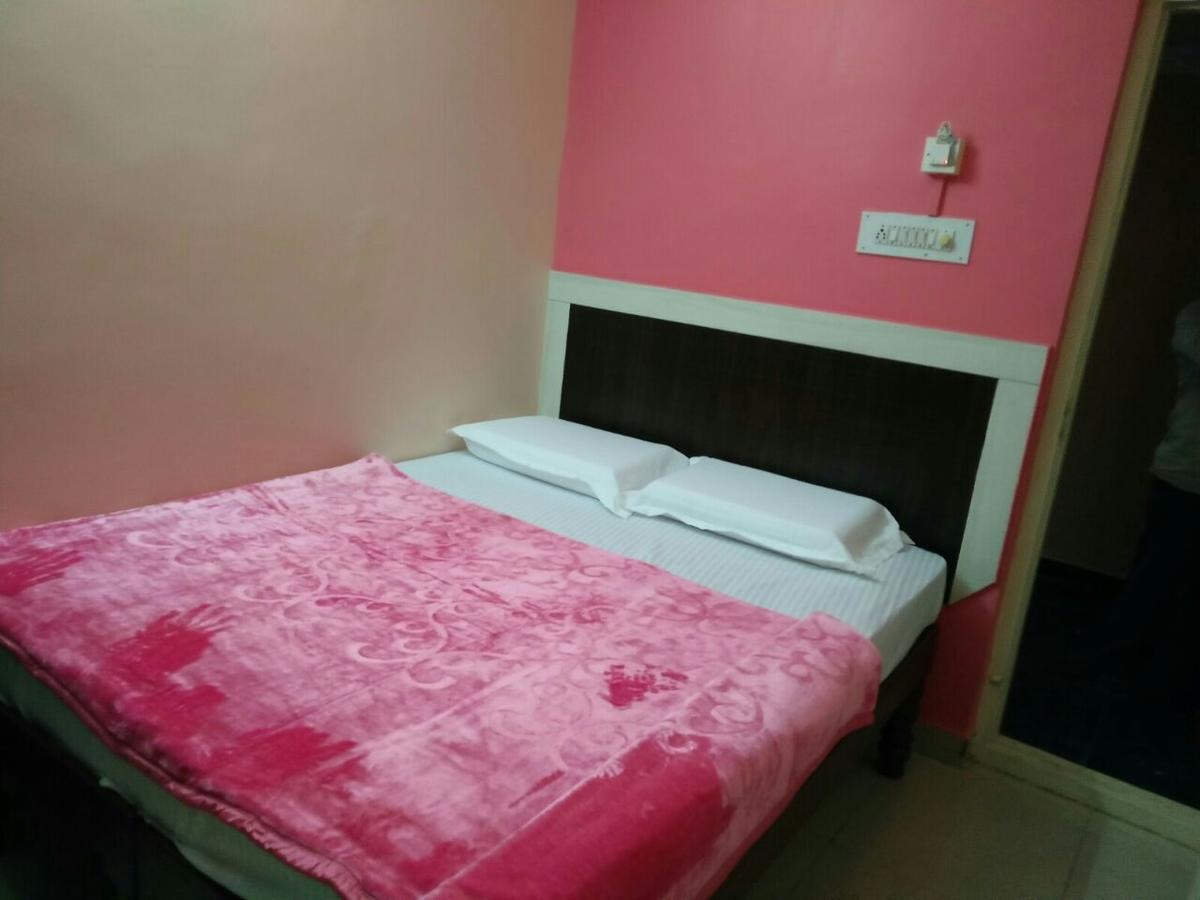 Hotel The Royal Comfort *