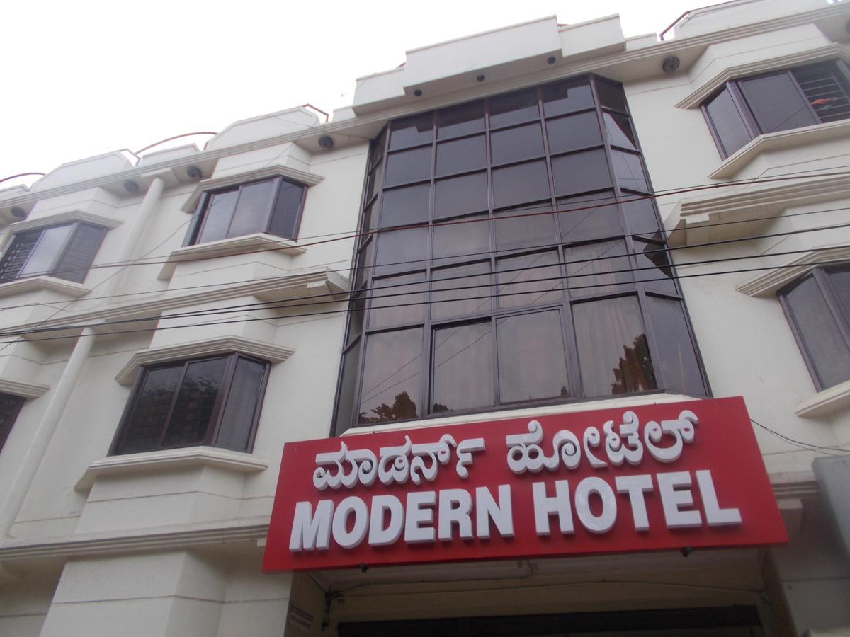 Modern Hotel *